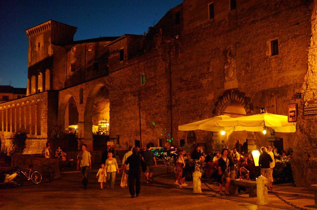 Affittacamere La Magica Torre Pitigliano Exterior photo
